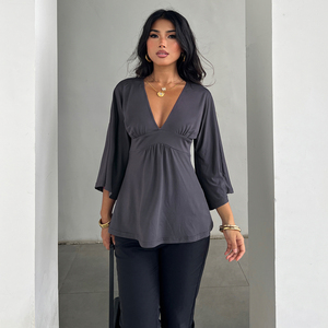 Camiseta Casual para Mujer al por Mayor, Color Sólido, Cuello en V, Cintura Ajustada, Manga Acampanada, Manga 3/4 - Product Image 4