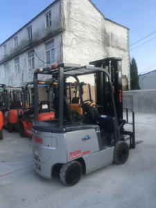 Vente de chariots élévateurs diesel électriques TCM mini 3 tonnes d'occasion, fabriqués au Japon, pour entrepôts et usines - Product Image 2