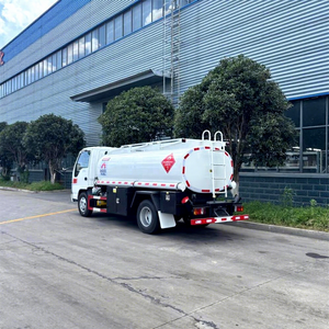 Camion-citerne à huile 1SUZU 5000L/5CBM/5M3 du Japon avec distributeur de carburant pour le transport de diesel - Product Image 4