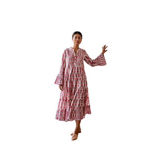 Robe longue ethnique pour femme, Salwar Kameez à taille naturelle, imprimé floral rose, manches longues, 100% coton tissé, idéale pour les mariages et les fêtes romantiques - Product Image 1
