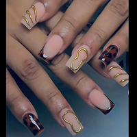 Faux ongles en acrylique faits main, base nude, French manucure jaune, motif fil doré irrégulier, couverture complète, forme carrée, avec colle