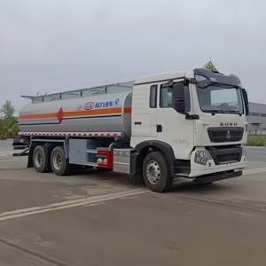 Camion-citerne HOWO TX 6x4 20000L pour le transport de carburant, de diesel inflammable et de marchandises dangereuses - Product Image 5