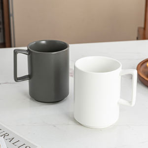 Taza de Café Personalizada de Cerámica Gris, Blanca y Negra para Café Espresso, Latte y Capuchino, Taza de Porcelana Apilable con Asa Cuadrada - Product Image 2