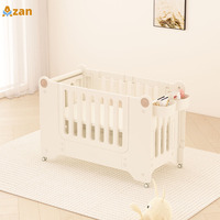Lit bébé multifonctionnel moderne OEM ODM personnalisé, parc pour bébé convertible, canapé-lit en HDPE avec rangement et roulettes pivotantes pour chambre d'enfant