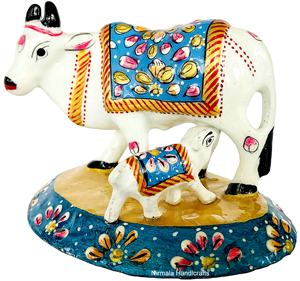 Artisanat Métallique : Ensemble Bébé Vache Religieux Indien Fait Main avec Émail – Artisanat Nirmala – Cadeau d'Entreprise Décoratif pour Table et Bureau - Product Image 1