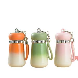 กระติกน้ำเก็บความร้อนสองชั้น ไทเทเนียม ลายม้า ปีนักษัตร พร้อมหูหิ้วแบบเชือก ฝาเกลียว สีแดง ของขวัญสำหรับเล่นกีฬา - Product Image 6