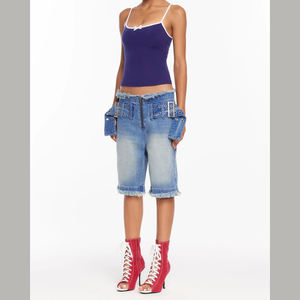 Shorts de Mezclilla de Cintura Baja y Corte Holgado, Lavado Desteñido Azul Claro, <span class=keywords><strong>con</strong></span> Cinturón, Unisex, <span class=keywords><strong>con</strong></span> Ojales, Cierre de Cremallera, Bordes Deshilachados, Diseño 2026 - Product Image 3