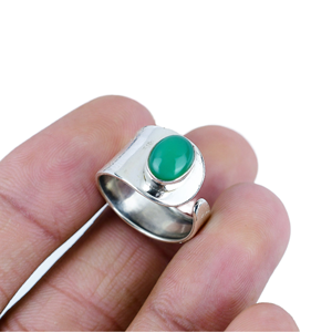 Anillo de Plata con Gema de Iolita Natural |   Anillo minimalista de banda ancha con engaste de bisel hecho a mano |   Regalo Unisex de Alto Brillo - Product Image 1