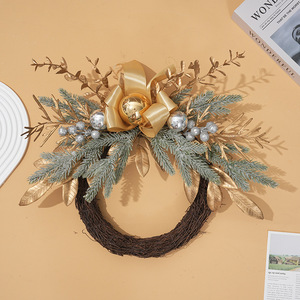 Guirnalda Navideña de Estilo Nuevo con Piñas, Nieve, Agujas de Pino, Ramas y Hojas Doradas, Tiras de Ratán Colgantes para Puerta - Product Image 2