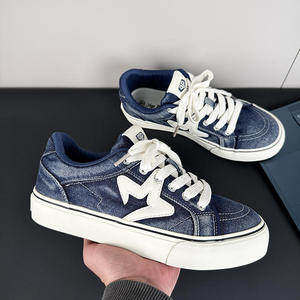High quality <b>Canvas</b> Flat Women's Casual Shoes stylish men's shoes Outdoor youth Anti-Slip & Lightweight Skateboarding Shoes - Product Image 3