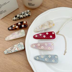 Новая заколка для волос YJL в корейском стиле, треугольная, из ацетата, цвета желе, с цветочным узором, для девочек, заколка-«уточка», милая, стильная, для челки - Product Image 1