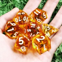 LuxeRoll 7Pcs Amber Mosquito Inlaid Resin DND Dice Set Polyhedral Dice Angka Putih untuk Koleksi Permainan Papan TRPG Dadu DND