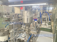 Machine automatique de remplissage et de bouchage de seringues en verre pour seringues préremplies sous vide, ligne de conditionnement de gel acide