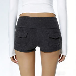 Shorts de yoga taille haute pour femme avec bouton sur le devant et poches arrière, coupe ajustée, extensibles, pour la gym et les loisirs - Product Image 2