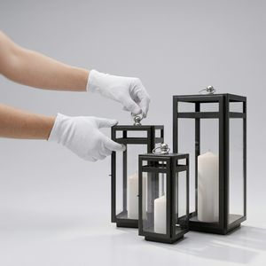 Lanternes à bougies en acier inoxydable noir/faux verre faites à la main en gros, tailles personnalisées pour la décoration de la maison, des hôtels et des restaurants - Product Image 2