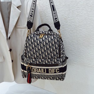 กระเป๋าเป้สะพายหลังวัสดุ PU สำหรับผู้หญิงทันสมัย ซับในทำจากโพลีเอสเตอร์ เหมาะสำหรับการใช้งานในชีวิตประจำวัน - Product Image 4