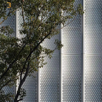 Panneau de revêtement mural extérieur en alliage d'aluminium perforé, panneau de façade en aluminium, tôle métallique perforée, mur-rideau pour villa