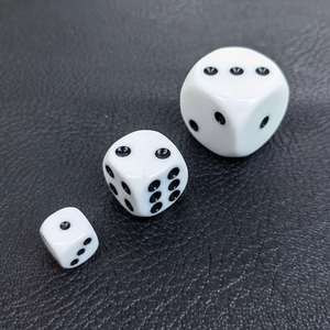 Juego de Dados D6 Personalizados con Bordes Redondeados, Blancos, de 10 mm - Product Image 1
