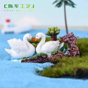 Set di tre pezzi di animali decorativi in resina per micro-paesaggi Weij Moss: maialino, coniglio, cigno, primavera, estate, autunno e inverno - Product Image 3