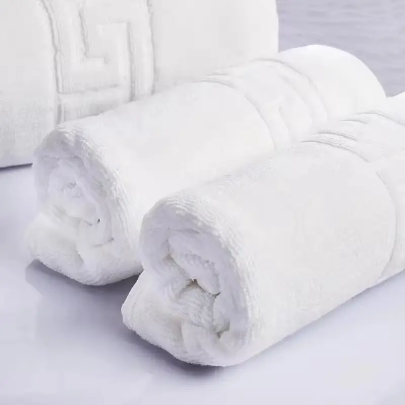 Otel lüks 70x140cm jakarlı beyaz banyo havlusu takımı 100% pamuk büyük plaj havlusu marka emici çabuk kuruyan banyo havlusu
