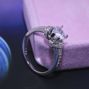 Elegante Anello di Fidanzamento Classico da Donna per Matrimoni, Feste e Anniversari, Accessorio Moda per Mani - Product Image 3