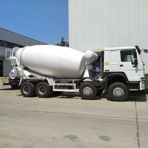 Truk <span class=keywords><strong>Mixer</strong></span> Beton SINOTRUK HOWO 8*4 10 Roda 371hp Baru - Product Image 1