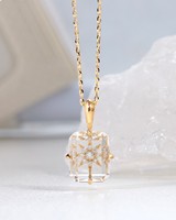 Collar de Cristal Blanco Natural con Diseño de Hielo y Nieve, Brillante y Luminoso, con Colgante de Estrella de Oro de 18K, Estilo Nórdico Minimalista y Exquisito