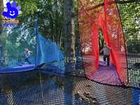 Parcours d'aventure extérieur en corde de nylon avec structure en acier sur mesure, résistant aux UV, en HDPE, équipement de parc pour jeux d'arbre