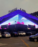 Écran LED en grille de forme personnalisée, étanche IP65, avec une luminosité de 1000 cd pour des caractéristiques architecturales uniques et une utilisation publicitaire