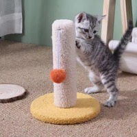 Griffoir moderne en sisal écologique à colonne unique avec boule suspendue pour chat, idéal pour l'intérieur