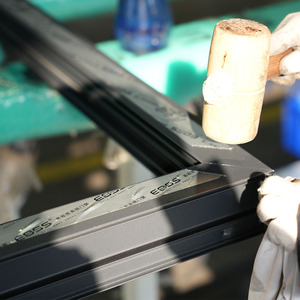 Finestra a Battente e Girevole in Alluminio a Taglio Termico con Triplo Vetro Basso Emissivo Stile Europeo per Casa Passiva Residenziale - Product Image 4