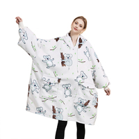 Offre Spéciale nouveau hiver chaud doux Sherpa portable sweat couverture à capuche conception personnalisée surdimensionné deux poches à capuche couverture