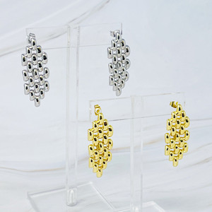 Pendientes de Cadena con Encanto de Chica Urbana - Product Image 1