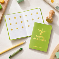 Passeport personnalisé pour enfants avec couverture colorée estampée à chaud en feuille d'or, coins arrondis et reliure agrafée – Impression de passeport de récompense