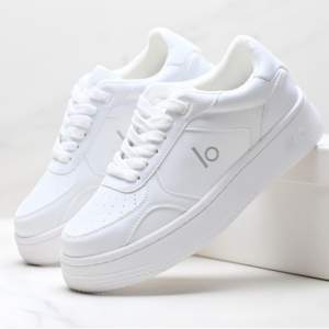 รองเท้าลำลองพื้นหนาแบบยูนิเซ็กซ์ขายดี รองเท้าแฟชั่นคุณภาพสูง ระบายอากาศได้ดี เหมาะสำหรับกิจกรรมกลางแจ้งและเล่นบาสเกตบอล - Product Image 4