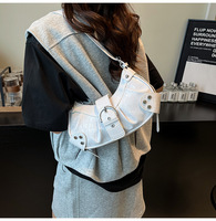 Sac à bandoulière carré petit et luxueux de style Y2K pour femmes, sac à main vintage en cuir de crocodile PU haut de gamme avec rivets, sac sous le bras