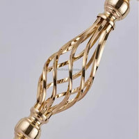 Tendance du moment : Support floral en spirale doré, centre de table géométrique en métal avec pampilles en cristal pour décoration florale de mariage et événements