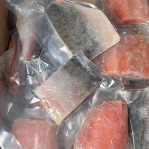 Premium Doğal Alaskan Yüksek Proteinli Az Yağlı Dondurulmuş Balık Dondurulmuş Deniz Ürünleri Derisiz Pembe Somon Filetosu Kimyasal İçermeyen 10*500g İhracat - Product Image 3