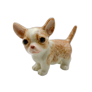 Estatuilla de cerámica para cachorros de <span class=keywords><strong>Chihuahua</strong></span> blanco y marrón, regalo para coleccionistas de figuras de animales amantes de los perros - Product Image 1