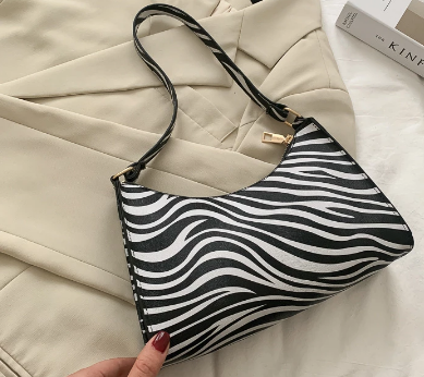 ลายเส้นสีดำและสีขาว