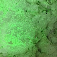 Direktverkauf ab Werk: Leuchtende Bodenflakes, Steinchips für Epoxidbodenbeläge zu Günstigen Preisen in Gelbgrün, Blaugrün, Himmelblau