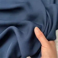 Tissu en soie double georgette de qualité supérieure, disponible en plusieurs couleurs, matière confortable au toucher, idéal pour les robes et vêtements féminins, directement de l'usine.