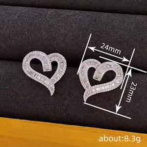 Orecchini a perno a cuore vuoto da donna, eleganti accessori per l'orecchio da indossare tutti i giorni - Product Image 4