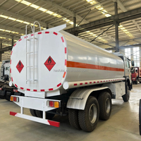 Camion-citerne Sinotruk HOWO 8X4 haute capacité, camion-citerne aux normes nationales II pour le transport routier en Afrique