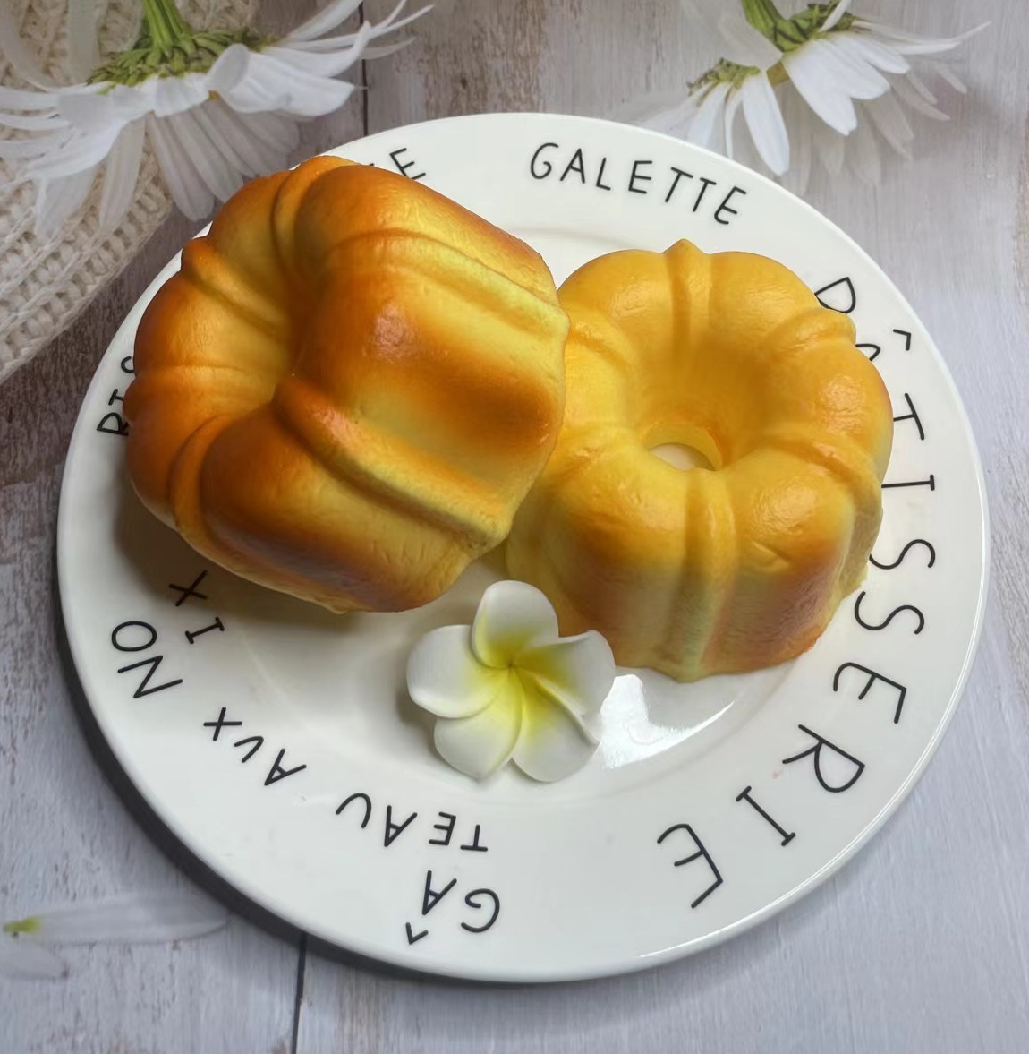 B011 hollow bread colored-929249