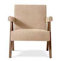 Fauteuil lounge moderne artisanal avec pieds en V inversé et finition en bois subtilement effiloché, meubles en bois pour salon