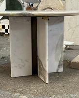 Table à manger moderne sur mesure en marbre Calacatta vert, base en dalle pleine pierre à veines blanches et vertes, pour villa de luxe et restaurant
