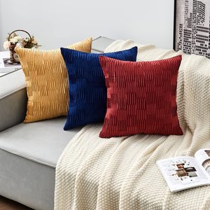 <span class=keywords><strong>Housse</strong></span> <span class=keywords><strong>de</strong></span> coussin décorative en velours uni texturé, design plissé ondulé, pour un intérieur moderne et luxueux - Product Image 1