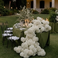 Centre de table de mariage luxueux en hydrangeas artificiels blancs, arrangement floral en cascade pour la décoration de réceptions et de fêtes