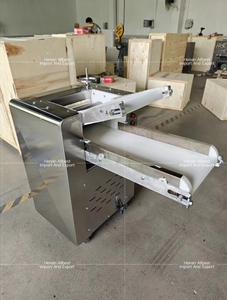 Laminoir à pâte commercial haute performance pour boulangerie, machine automatique à pétrir la pâte à croissants - Product Image 6